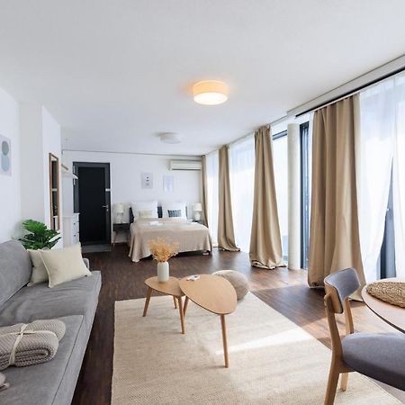 Global Living - Design Apartment I Rathausplatz I Beamer I Ac I Kitchen I Augsburg Kültér fotó